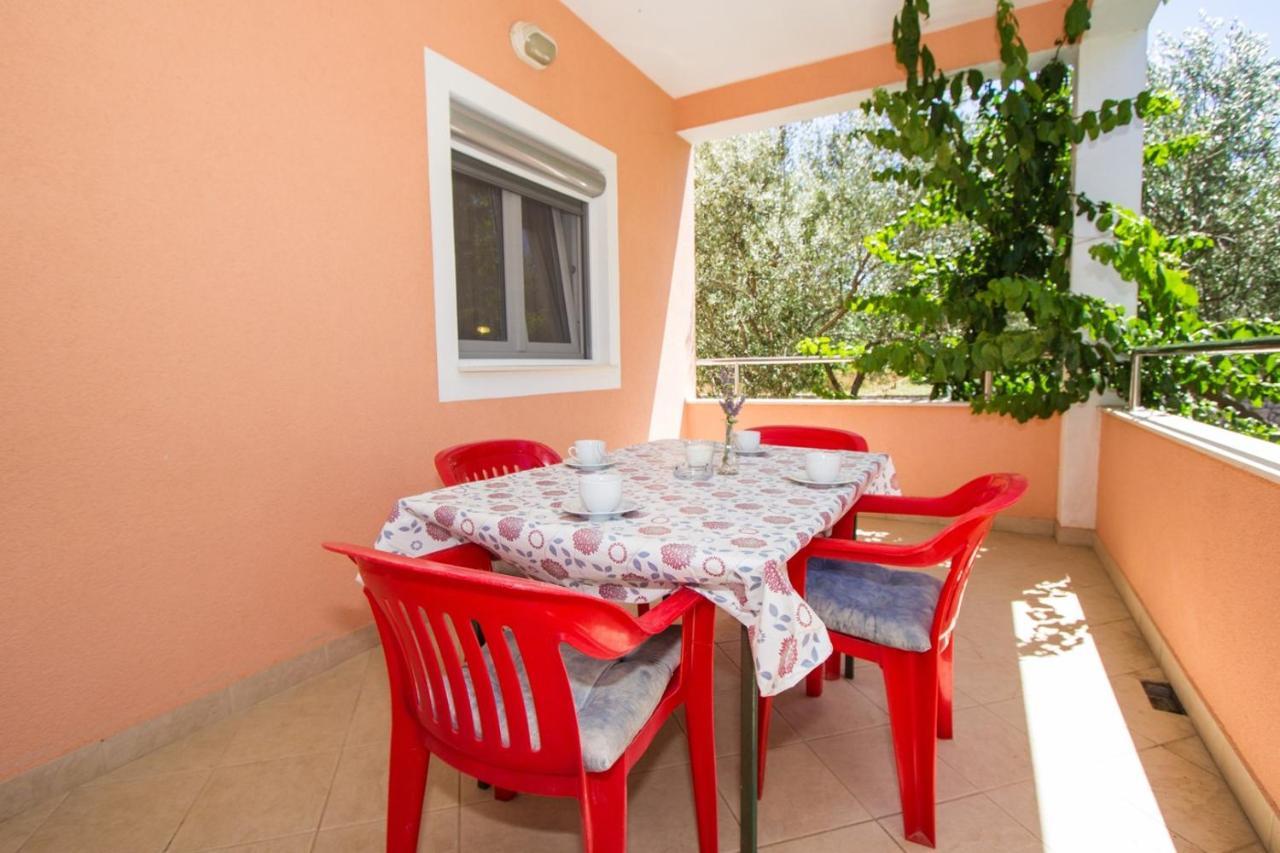 Apartments And Rooms Skalinada Murter Exterior photo
